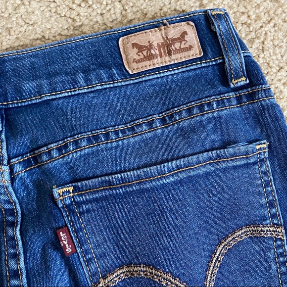 Levi’s Perfectly Slimming 512 Straight Leg Jeans - Picture 7 of 7